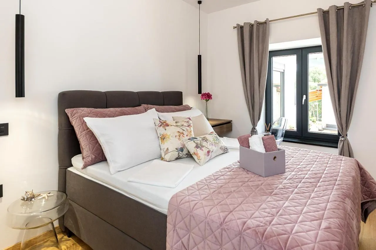 Apartments Ela Marija Crikvenica