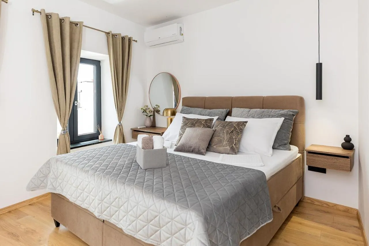 Apartments Ela Marija Crikvenica